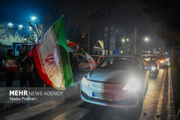 شادی مردم کرج پس از اعلام رهبری آیت الله مجتبی خامنه‌ای