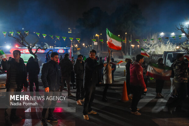 شادی مردم کرج پس از اعلام رهبری آیت الله مجتبی خامنه‌ای