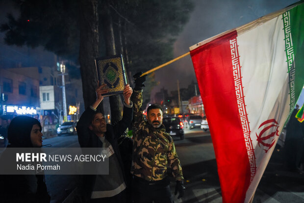 شادی مردم کرج پس از اعلام رهبری آیت الله مجتبی خامنه‌ای