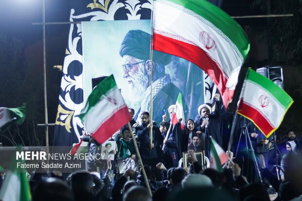 شادی مردم قم پس از اعلام رهبری آیت الله مجتبی خامنه‌ای