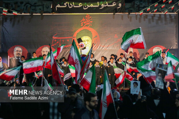 شادی مردم قم پس از اعلام رهبری آیت الله مجتبی خامنه‌ای