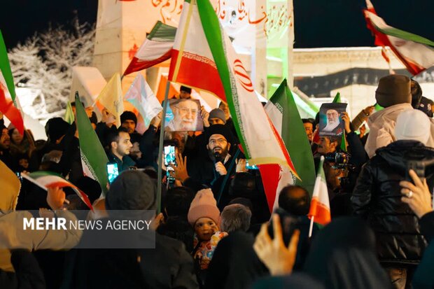 خداوند در شب قدر هدیه رهبری جدید را به ملت ایران داد