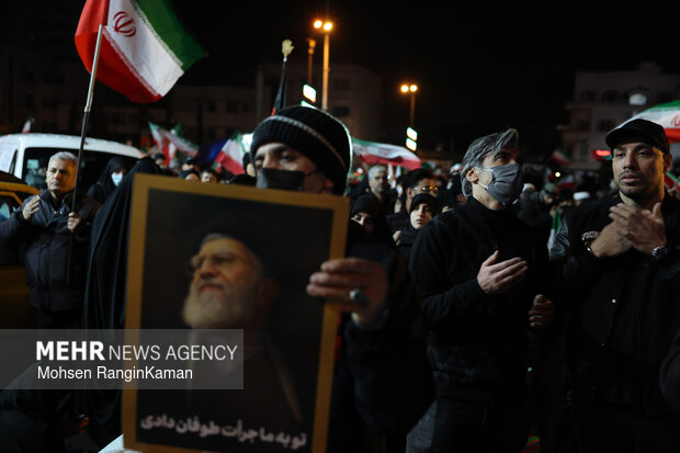 احیای شب نوزدهم ماه مبارک رمضان در میدان انقلاب اسلامی تهران
