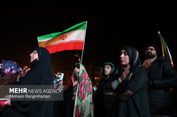 احیای شب نوزدهم ماه مبارک رمضان در میدان انقلاب اسلامی تهران