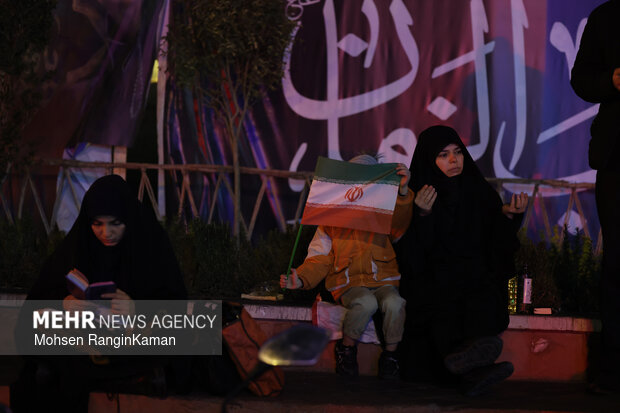 احیای شب نوزدهم ماه مبارک رمضان در میدان انقلاب اسلامی تهران