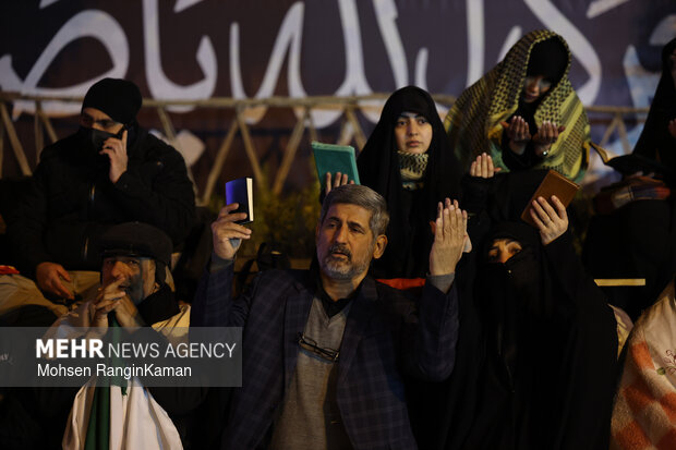 احیای شب نوزدهم ماه مبارک رمضان در میدان انقلاب اسلامی تهران