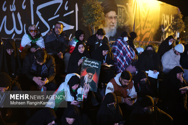 احیای شب نوزدهم ماه مبارک رمضان در میدان انقلاب اسلامی تهران