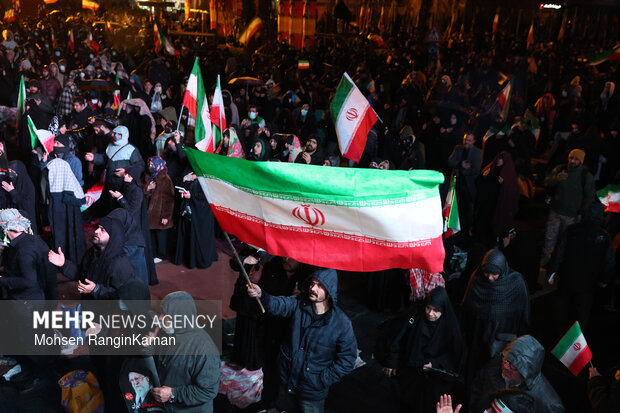 «پرچم، حضور، همبستگی»؛ سه‌گانه‌ای که روح ایران را روشن نگه می‌دارد
