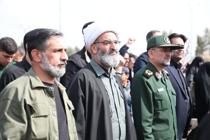 بیعت نماینده ولی‌فقیه در استان سمنان با رهبر معظم انقلاب