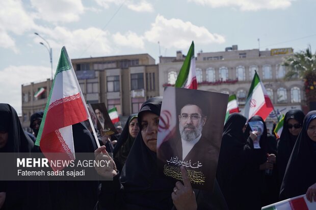 تشییع شهدای اقتدار و بیعت مردم کرمان با آیت الله مجتبی خامنه ای