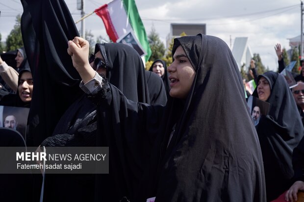 تشییع شهدای اقتدار و بیعت مردم کرمان با آیت الله مجتبی خامنه ای