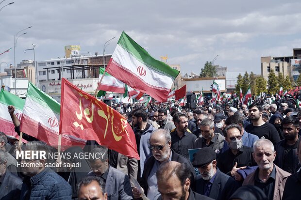 شهادت رهبر معظم انقلاب الگویی از مقاومت برابر زورگویان جهان است