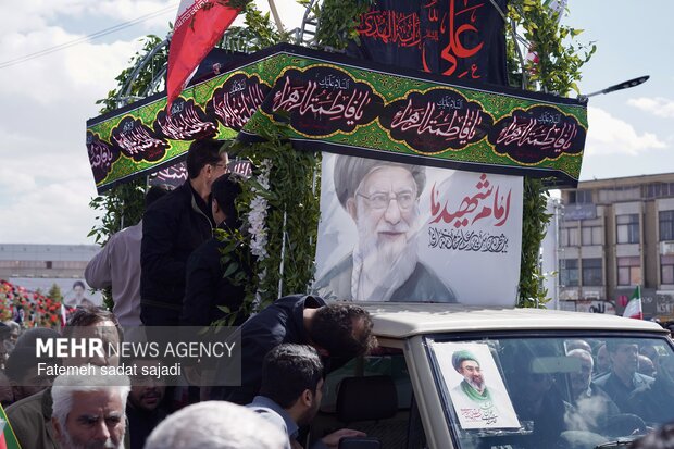 تشییع شهدای اقتدار و بیعت مردم کرمان با آیت الله مجتبی خامنه ای