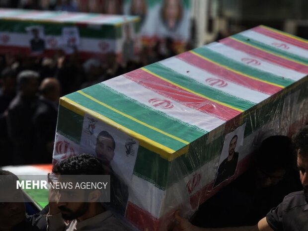 پیکر مطهر ۴ شهید در حاجی آباد تشییع شد
