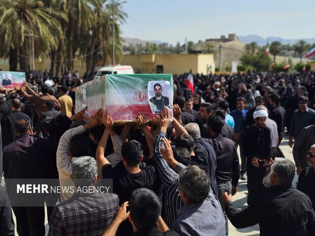 پیکر مطهر ۴ شهید در حاجی آباد تشییع شد