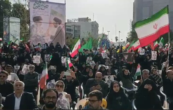 مراسم بیعت مردم با رهبر جدید انقلاب در بوشهر برگزار شد مراسم بیعت مردم با رهبر جدید انقلاب در بوشهر برگزار شد