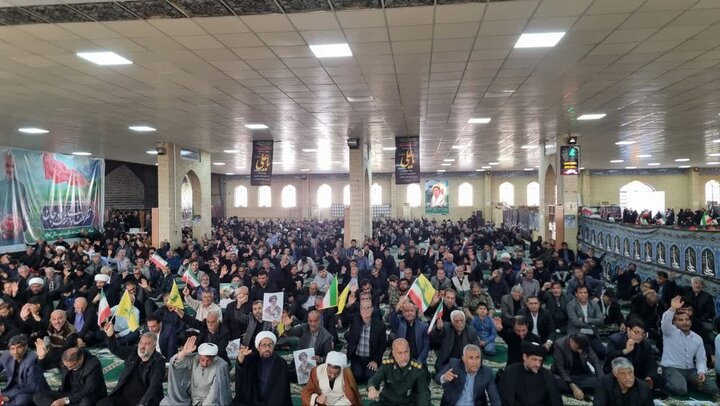 مراسم بیعت مردم با رهبر انقلاب در گناوه برگزار شد