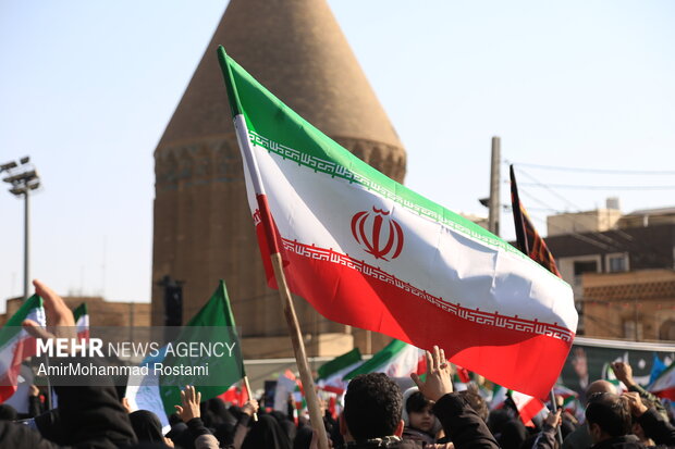 بیعت مردم ورامین با رهبر جدید