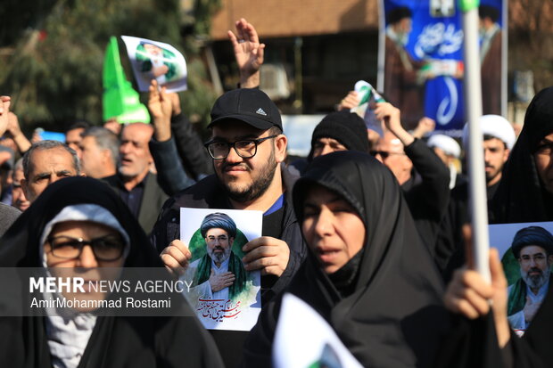 بیعت مردم ورامین با رهبر جدید