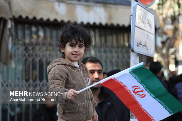 بیعت مردم ورامین با رهبر جدید