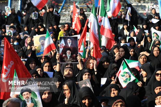 بیعت مردم ورامین با رهبر جدید