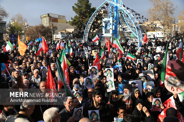 بیعت مردم ورامین با رهبر جدید