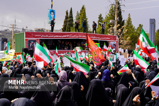 اجتماع بیعت مردم یاسوج با آیت الله سید مجتبی خامنه‌ای