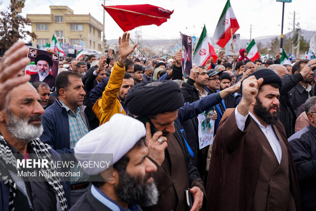 اجتماع بیعت مردم یاسوج با آیت الله سید مجتبی خامنه‌ای