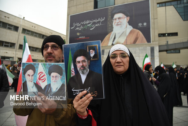 اجتماع مردمی بیعت با رهبر سوم انقلاب اسلامی در مشهد