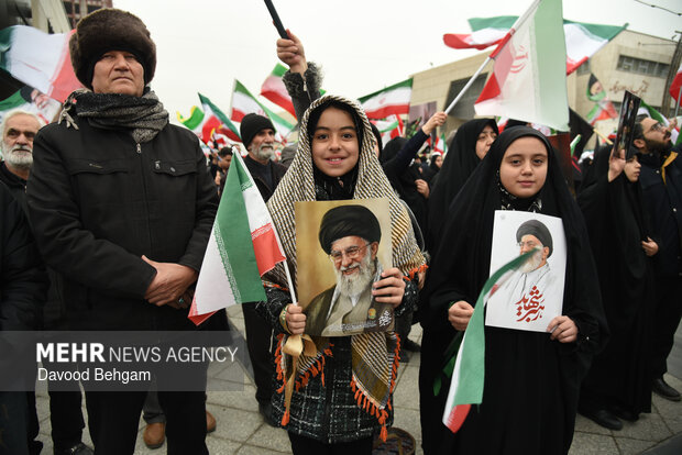 اجتماع مردمی بیعت با رهبر سوم انقلاب اسلامی در مشهد