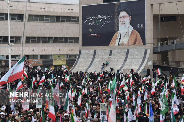 اجتماع مردمی بیعت با رهبر سوم انقلاب اسلامی در مشهد