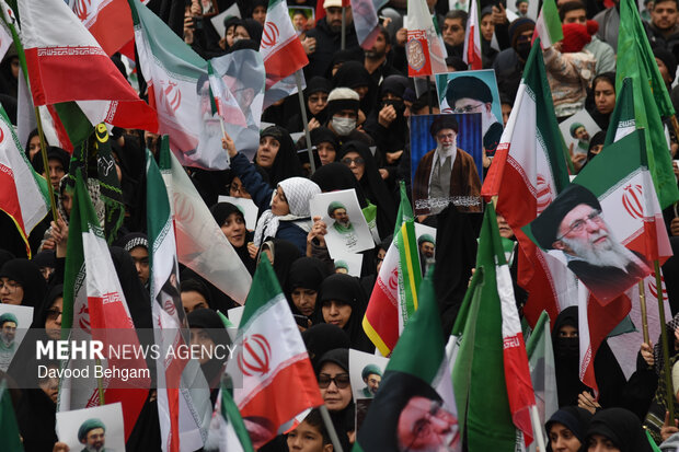 اجتماع مردمی بیعت با رهبر سوم انقلاب اسلامی در مشهد