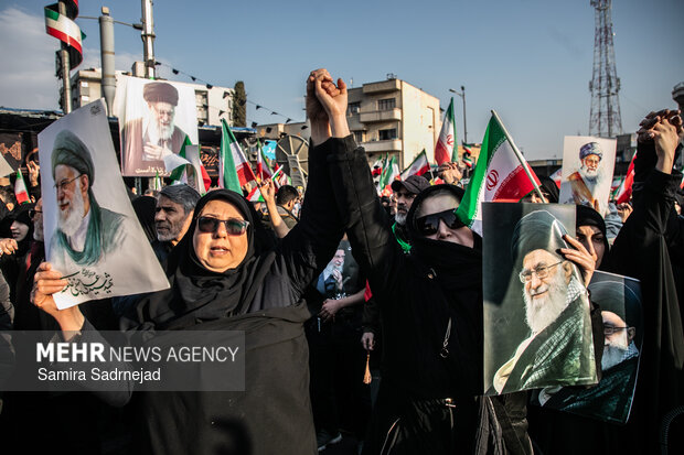 مراسم بیعت با سومین رهبر انقلاب اسلامی در تهران