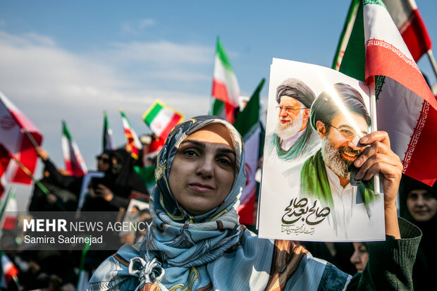 مراسم بیعت با سومین رهبر انقلاب اسلامی در تهران