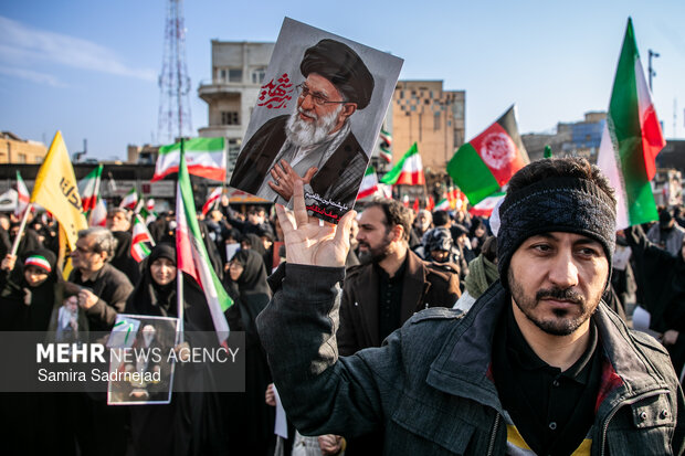 مراسم بیعت با سومین رهبر انقلاب اسلامی در تهران