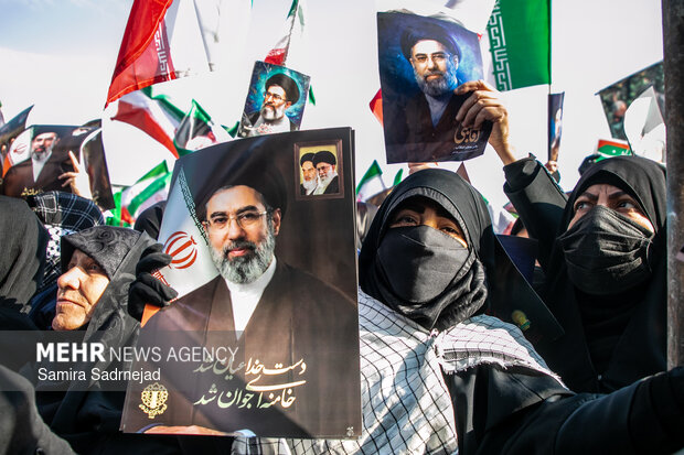 مراسم بیعت با سومین رهبر انقلاب اسلامی در تهران