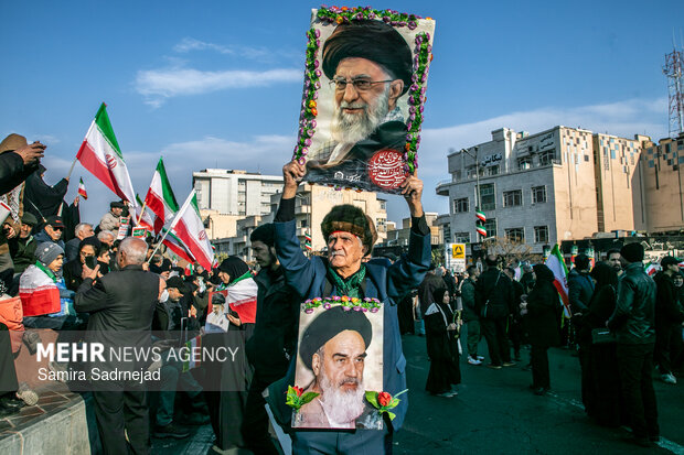 مراسم بیعت با سومین رهبر انقلاب اسلامی در تهران