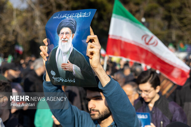 مراسم بیعت با سومین رهبر انقلاب اسلامی در تهران