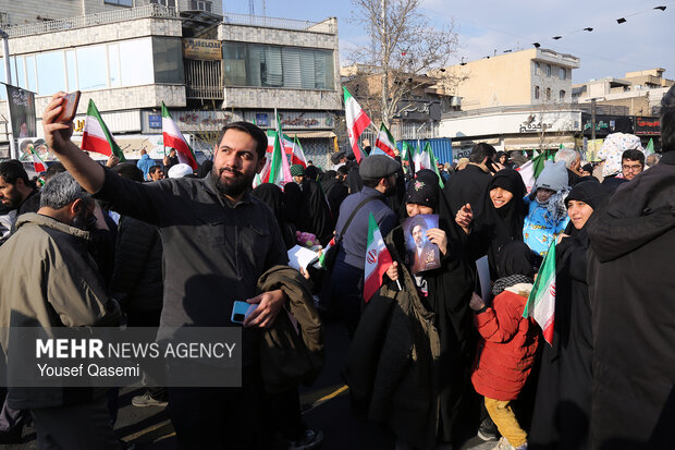 مراسم بیعت با سومین رهبر انقلاب اسلامی در تهران