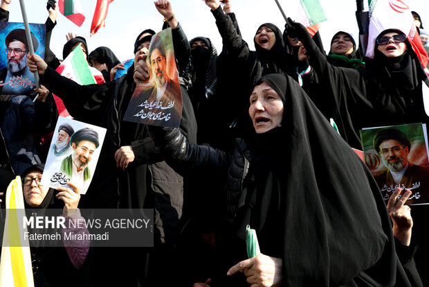 مراسم بیعت با سومین رهبر انقلاب اسلامی در تهران