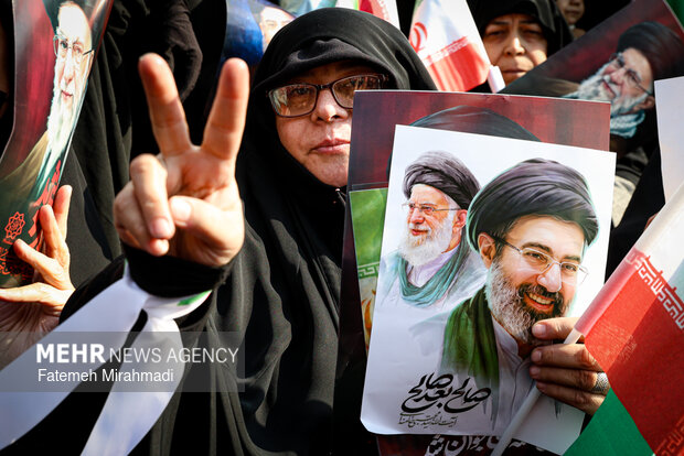 مراسم بیعت با سومین رهبر انقلاب اسلامی در تهران