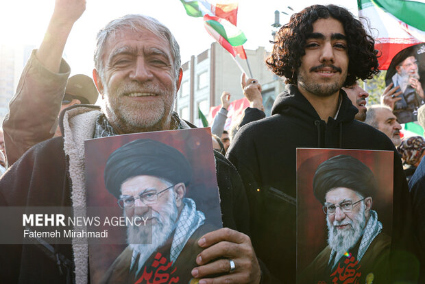مراسم بیعت با سومین رهبر انقلاب اسلامی در تهران