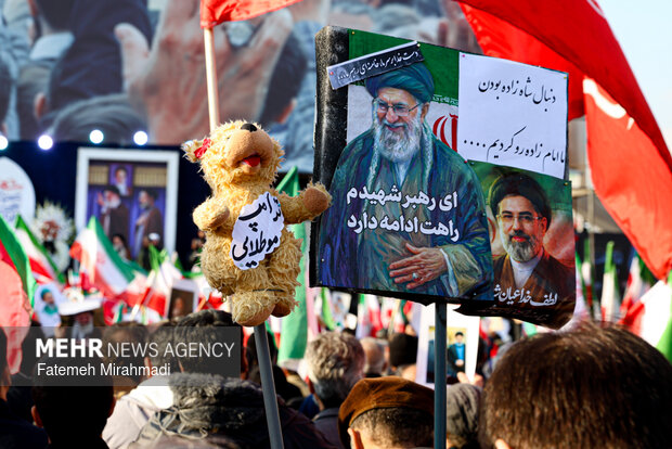مراسم بیعت با سومین رهبر انقلاب اسلامی در تهران