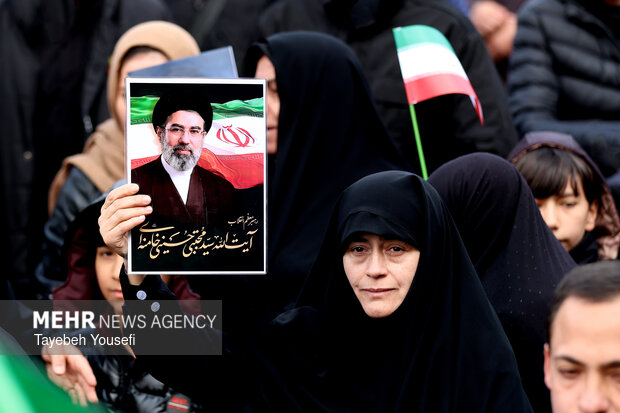 اجتماع بیعت مردم همدان با آیت الله سید مجتبی خامنه‌ای