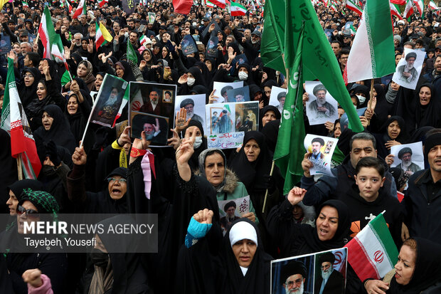 اجتماع بیعت مردم همدان با آیت الله سید مجتبی خامنه‌ای