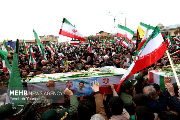 اجتماع بیعت مردم همدان با آیت الله سید مجتبی خامنه‌ای