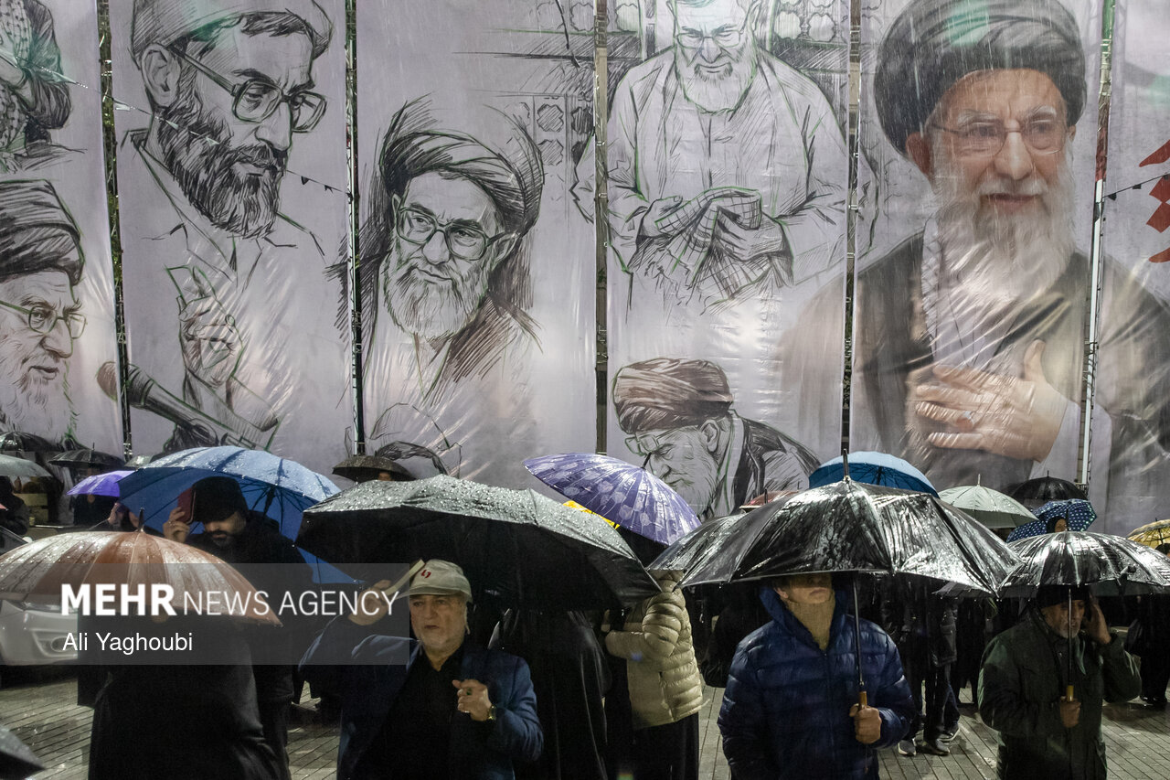 بیعت رشتوندان با سومین رهبر انقلاب اسلامی ایران بیعت رشتوندان با سومین رهبر انقلاب اسلامی ایران