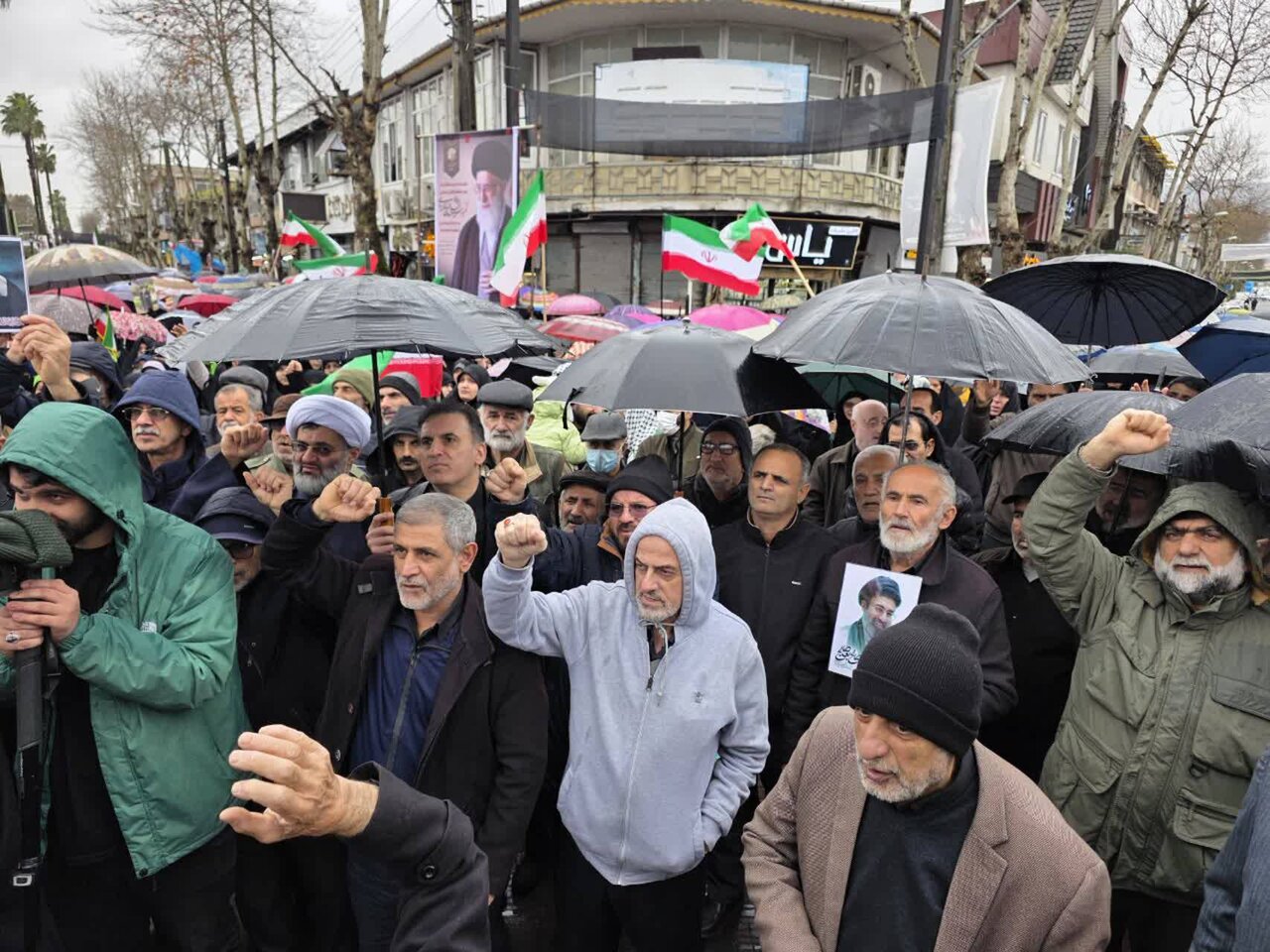 بیعت مردم لنگرود با رهبر جدید انقلاب