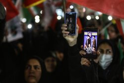 اصفهانی‌ها همچنان در سوگ رهبر شهید میدان‌داری می‌کنند