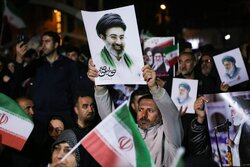 اجتماع بیعت مردم سنندج با سومین رهبر انقلاب اسلامی